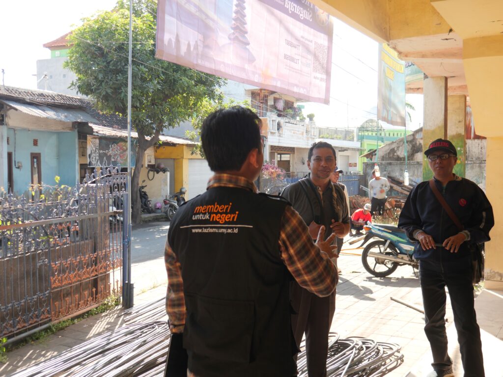 Rozikan, saat meninjau Lokasi Pembangunan Klinik di Buleleng Bali